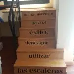 rotulacion de escaleras con vinilos decorativos en vinilo de corte
