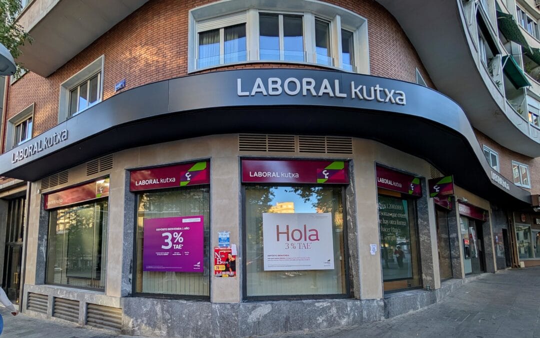 Vinilos para escaparates: cómo aumentar ventas y visibilidad en tu tienda 🏪